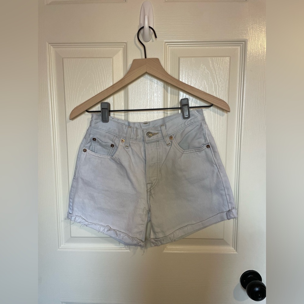 Levi’s 501 Two Tone Mid Rise Light Wash Jean Shorts Size 24
